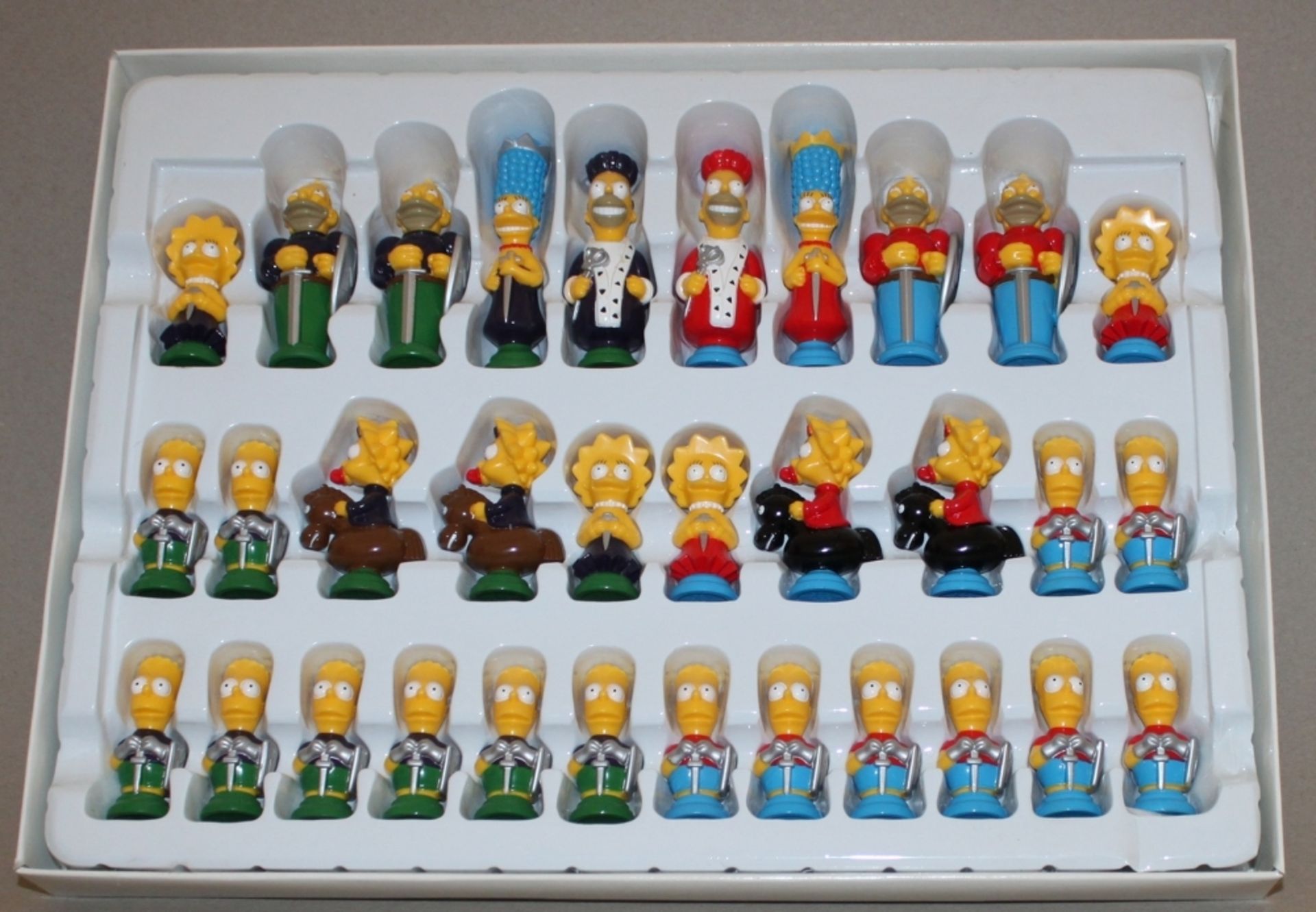 Europa. Deutschland. 20th Century Fox Film Corp. The Simpson's 3 - D - Schach. 32 farbige Figuren