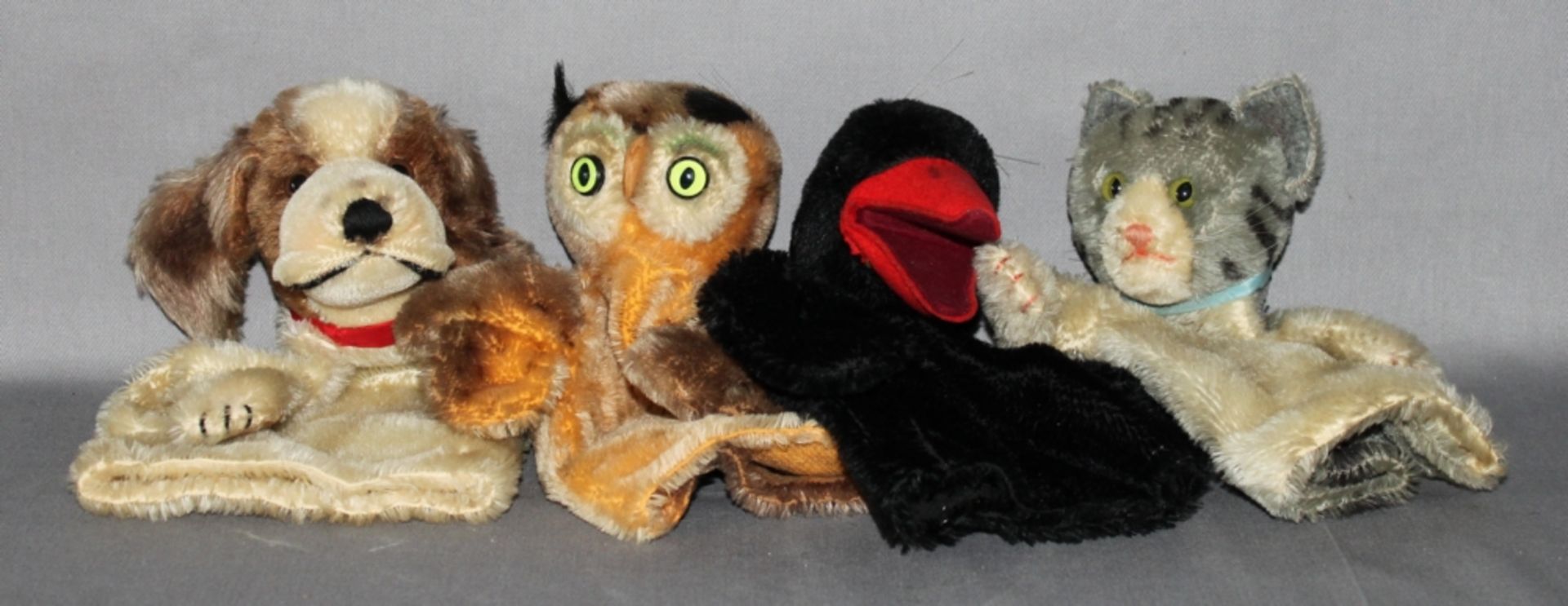 Kinderspielzeug. Steiff. Vier Handpuppen - Pinguin, Eule, Hund und Katze. Drei Handpuppen original