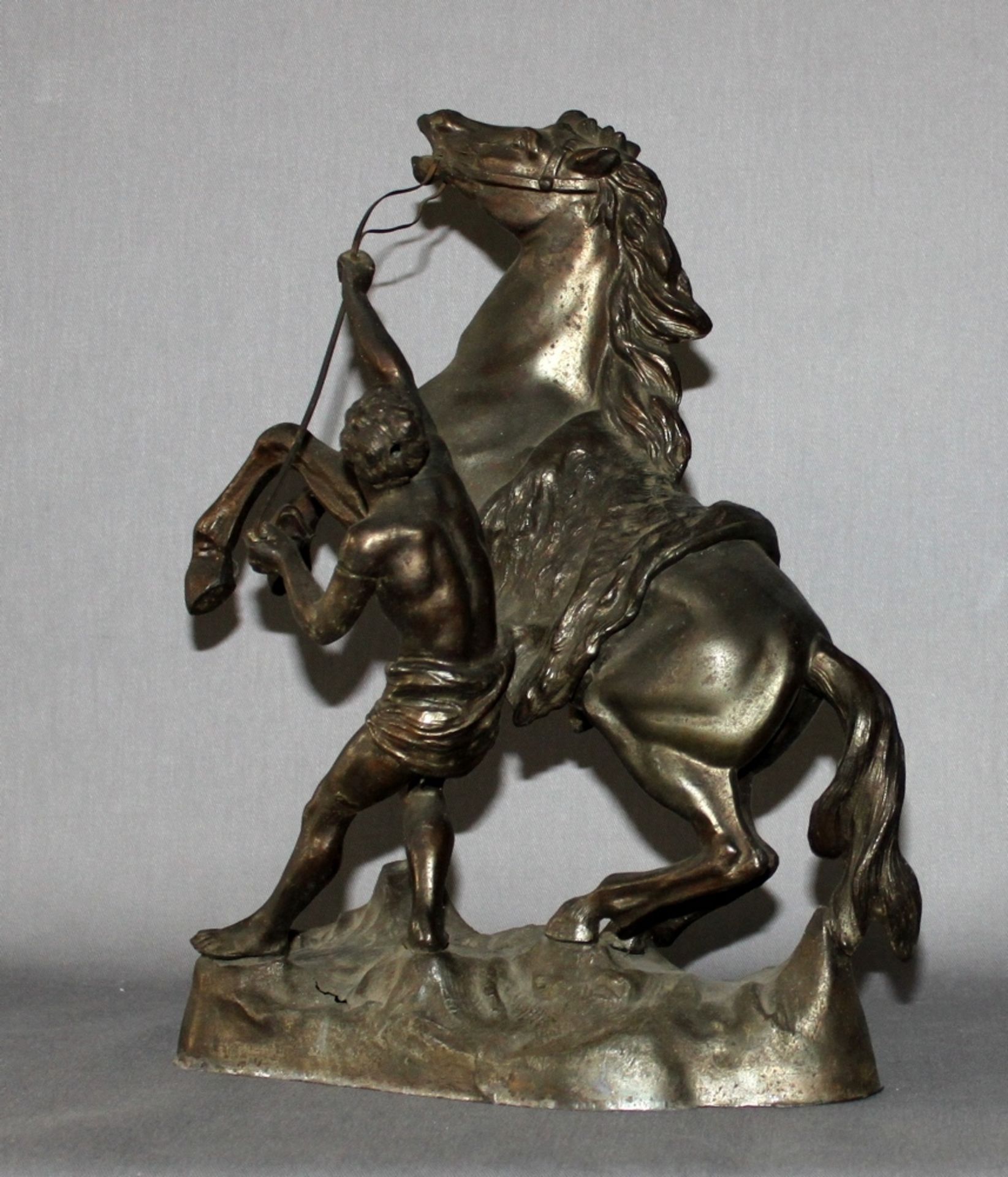 Metall. Skulptur. Jagdhund. Unbekannter Künstler. (Jagdhund auf der Pirsch). Bronzierte - Image 2 of 2