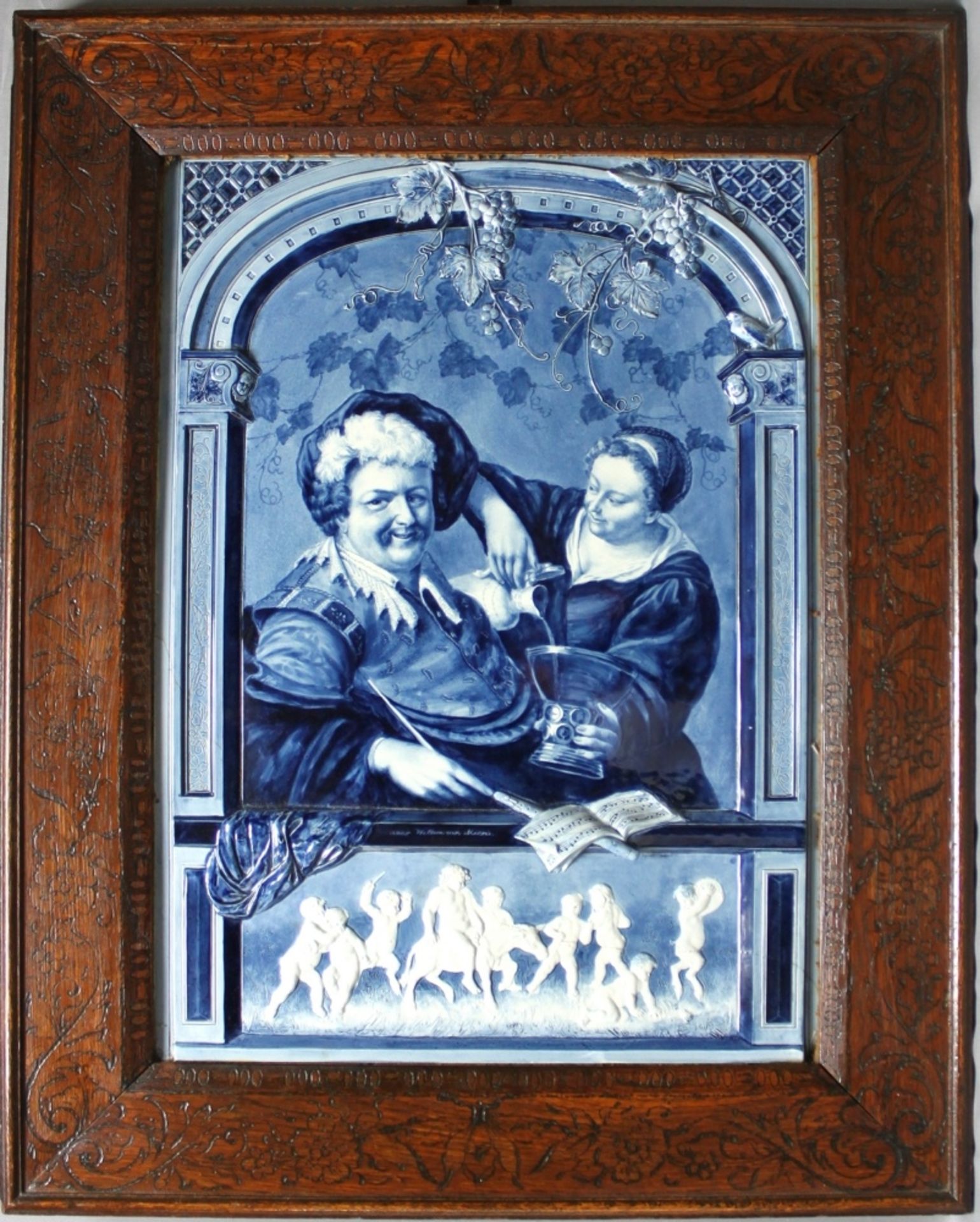 Steingut. Villeroy - Boch. Wandbild "Der lustige Zecher" im originalen Holzrahmen. Keramik in blauen