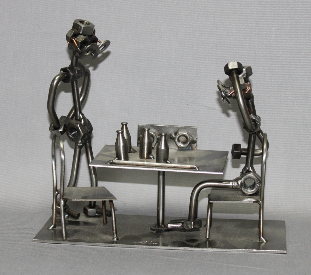 Schachspieler - Schraubenmännchen aus Metall. (Die nachdenklichen Schachspieler vor ihrem nächsten