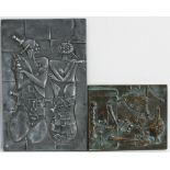 Schachmotive. Pleskowski, Stanislaw. Zwei kleine rechteckige Wandplatten. Weiss- und Bronzeguss.