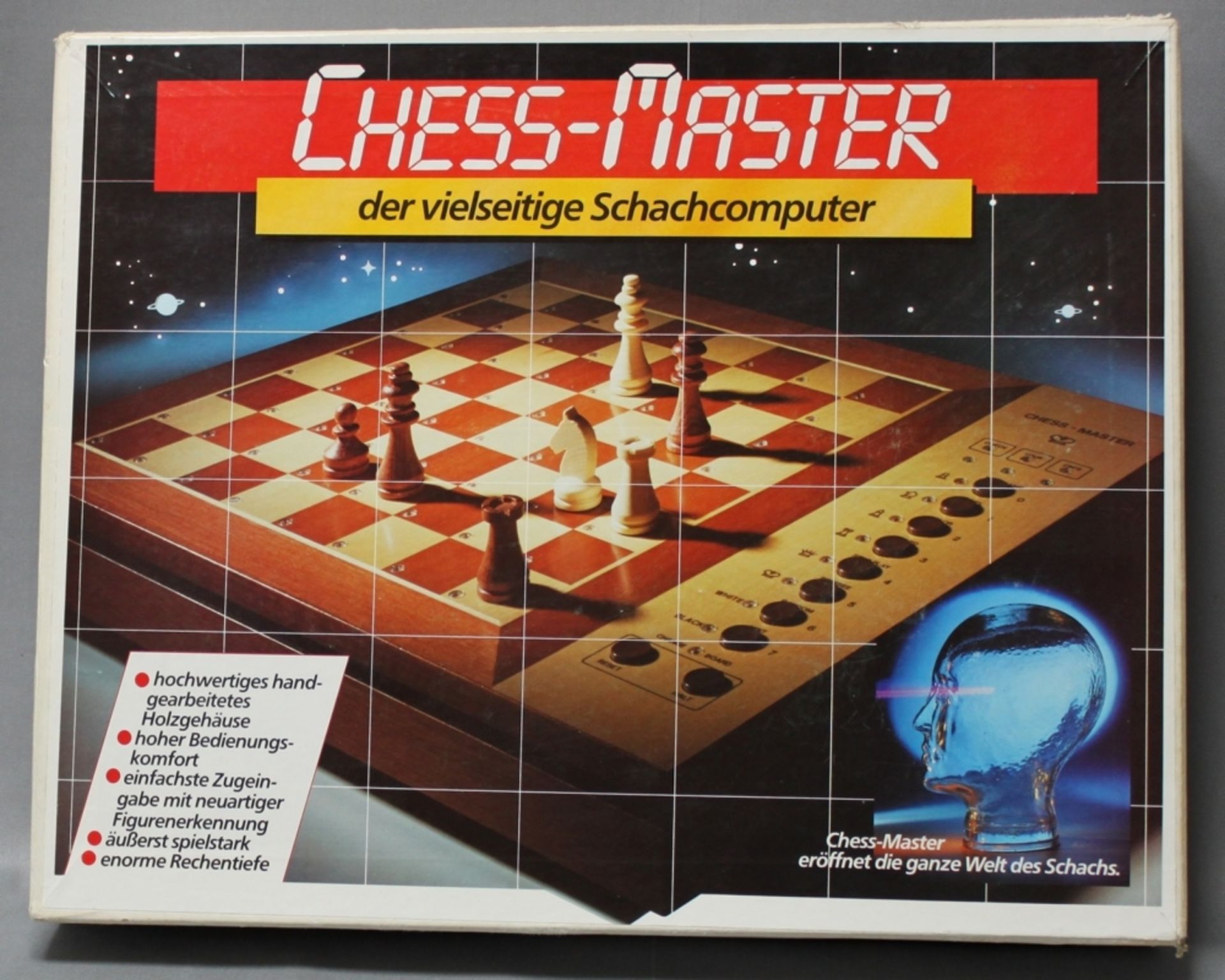 Schachcomputer. Chess - Master der vielseitige Schachcomputer. Schachcomputer im Holzgehäuse mit