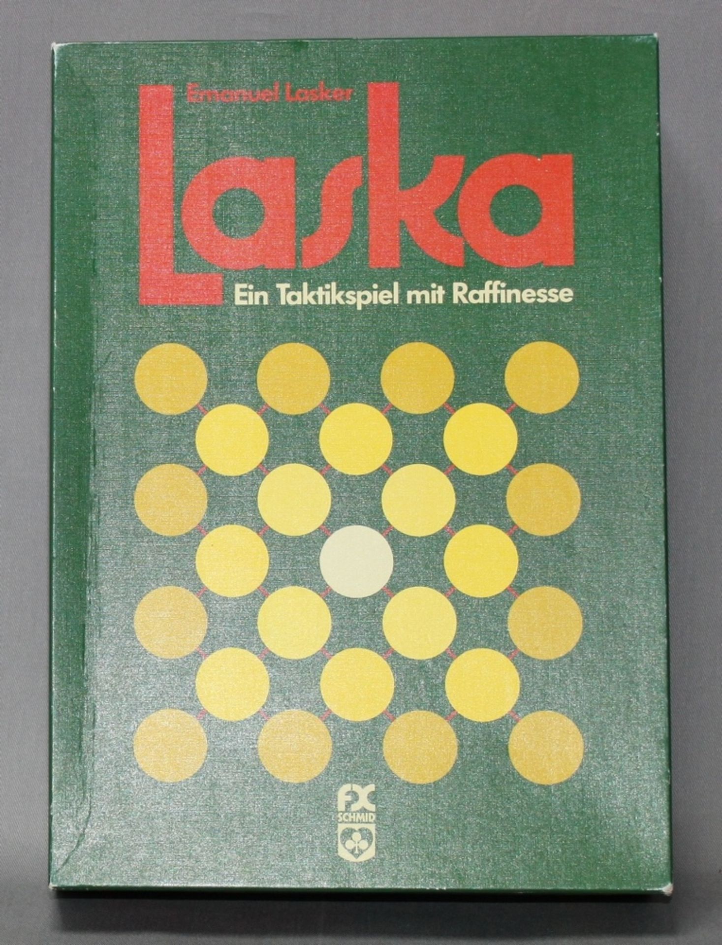 Spiele. Lasker, Emanuel. Laska. Spiel mit 44 runden Spielsteinen aus Kunststoff, 1 Spielbrett aus