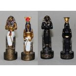 Afrika. Ägypten. Schachfiguren aus Kunststoff - farbige Figuren nach Motiven aus dem alten