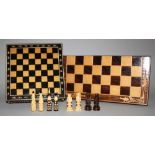 Europa. Tschechien. Zwei Schachspiel aus Holz in einer faltbaren Spielbox aus Holz. Die eine