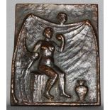 Metall. Bronzerelief. Edzard, Kurt. (Badende Frau mit Tuch). Bronzerelief (dunkel patiniert) in