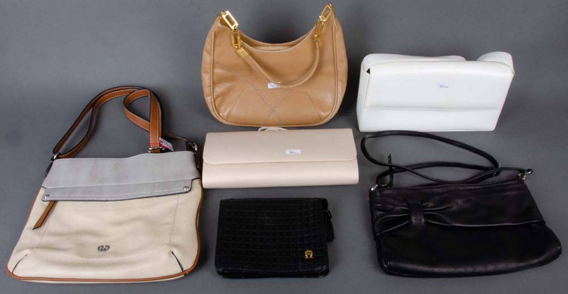 Sechs neuzeitliche Damenhandtaschen, u.a. Marke „Aigner“, „Calamita“, „Gerry Weber“.