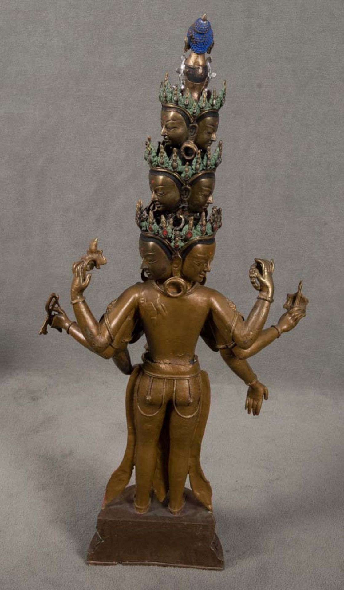 Große Figur des elfköpfigen Avalokiteshvara. Asien. Bronze, bemalt, H=63 cm. ** - Image 2 of 4