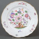 Teller „Neubrandensteinrelief“. Meissen 19. Jh. Porzellan, bunt bemalt mit asiatischem Floraldekor