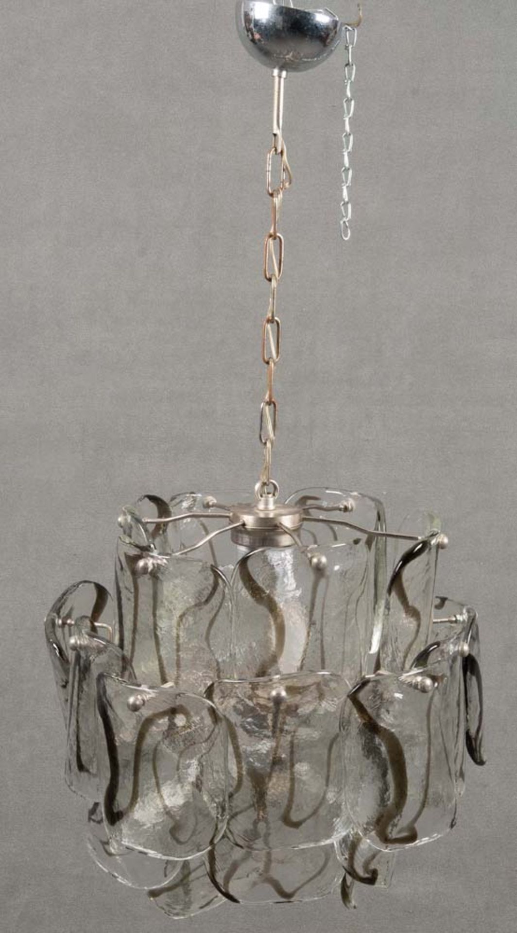 Deckenlampe und ein Paar dazu passende Wandappliken. Wohl Murano. Metallgestell / Eisglas, mit