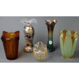 Fünf unterschiedliche Vasen. Frankreich / Deutschland 20. Jh. Glas, teilw. mit Kaltgold floral