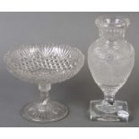 Tafelaufsatz und Vase. Deutsch. Farbloses Kristallglas, mit Waffelschliff, H=17,5 cm, D=21 cm / H=28
