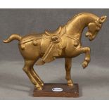 Pferd. Asien. Metall, vergoldet, H=24,5 cm.
