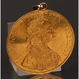 Münzanhänger „FRANC JOS AUSTRIAE IMPERATOR“, verso „LOD III REX 1915 UNGAR BOHEM“, 18 ct Gelbgold,