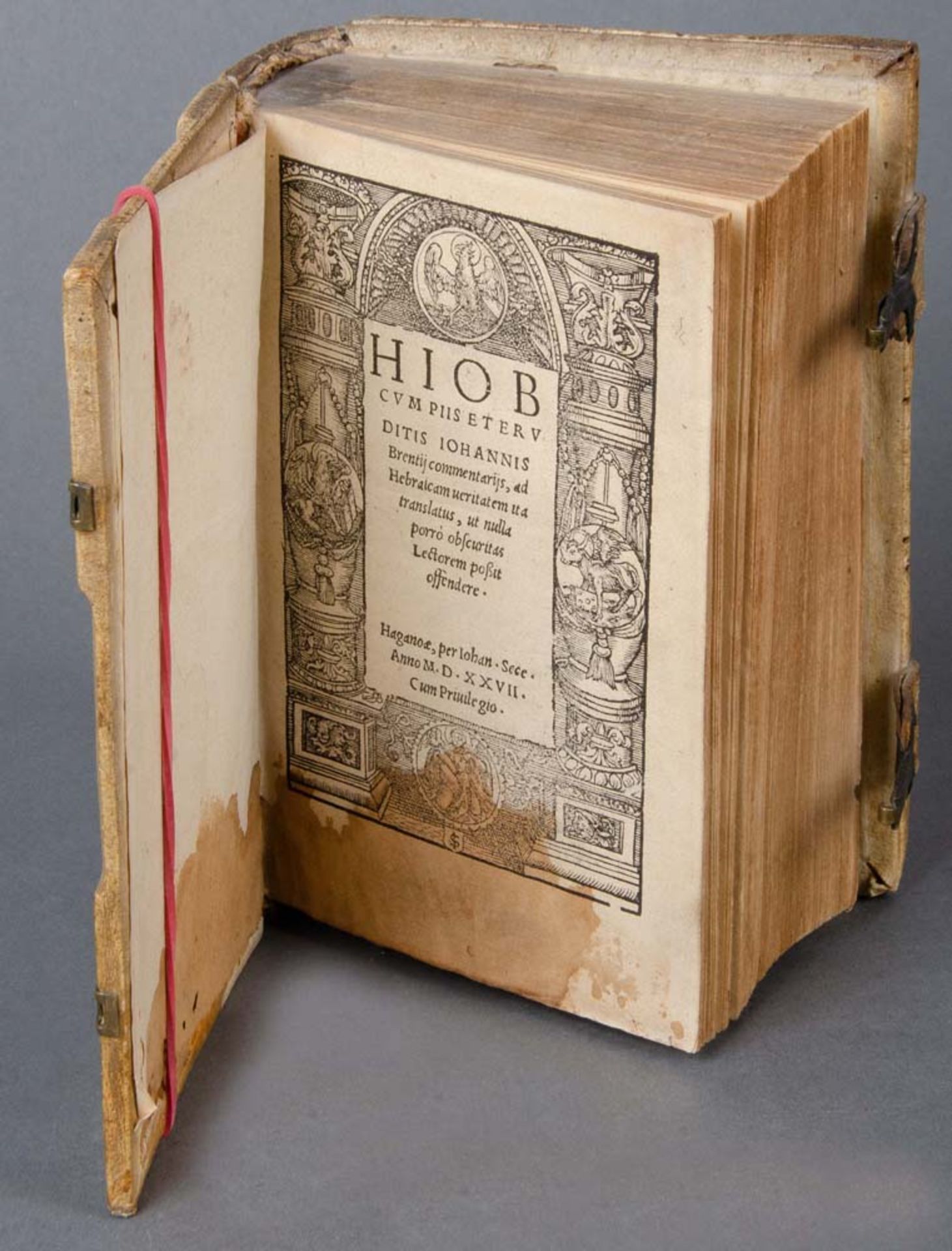 „HIOB CUM PIIS ETERV DITIS JOHANNIS“, geprägter Ganzleder-Bd. mit Messingschließen, o.O. 1527.