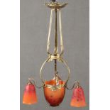 Vierflammige Jugendstil-Deckenlampe. Le Verre Français, (Charles) Schneider 20. Jh. Bronzegestell,