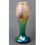 Jugendstil-Vase. Wohl Bernhard Müller (1879-1941). Farbloses Glas, farbig lüstrierend überfangen, am