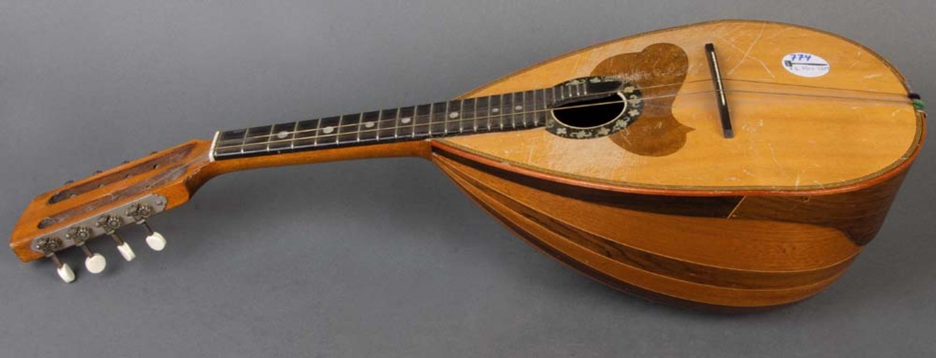 Mandoline. Wohl Deutsch 20. Jh. Meisterhaft verarbeitet, L=62,5 cm. (Funktion ungeprüft)