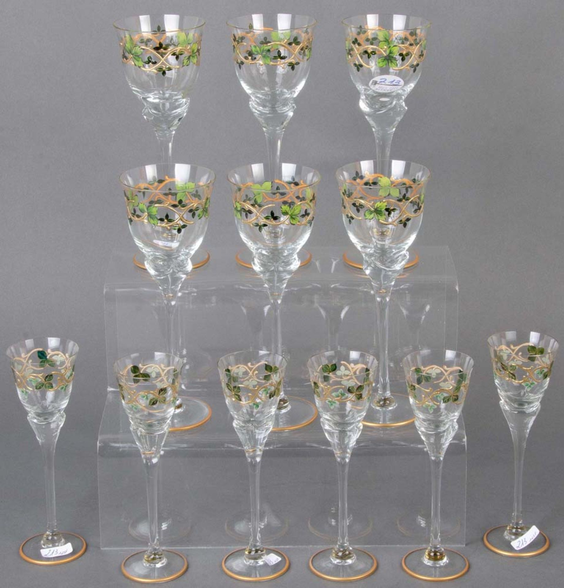 Sechs Wein- und sechs Likörgläser. Deutsch 19. Jh. Farbloses Glas, mit Kaltmalerei, H=18 / 21 cm.