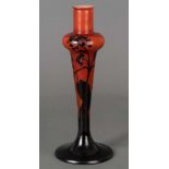 Jugendstil-Vase. Nancy, Émile Gallé um 1900. Hohe, sich nach unten verjüngende Form. Farbloses Glas,