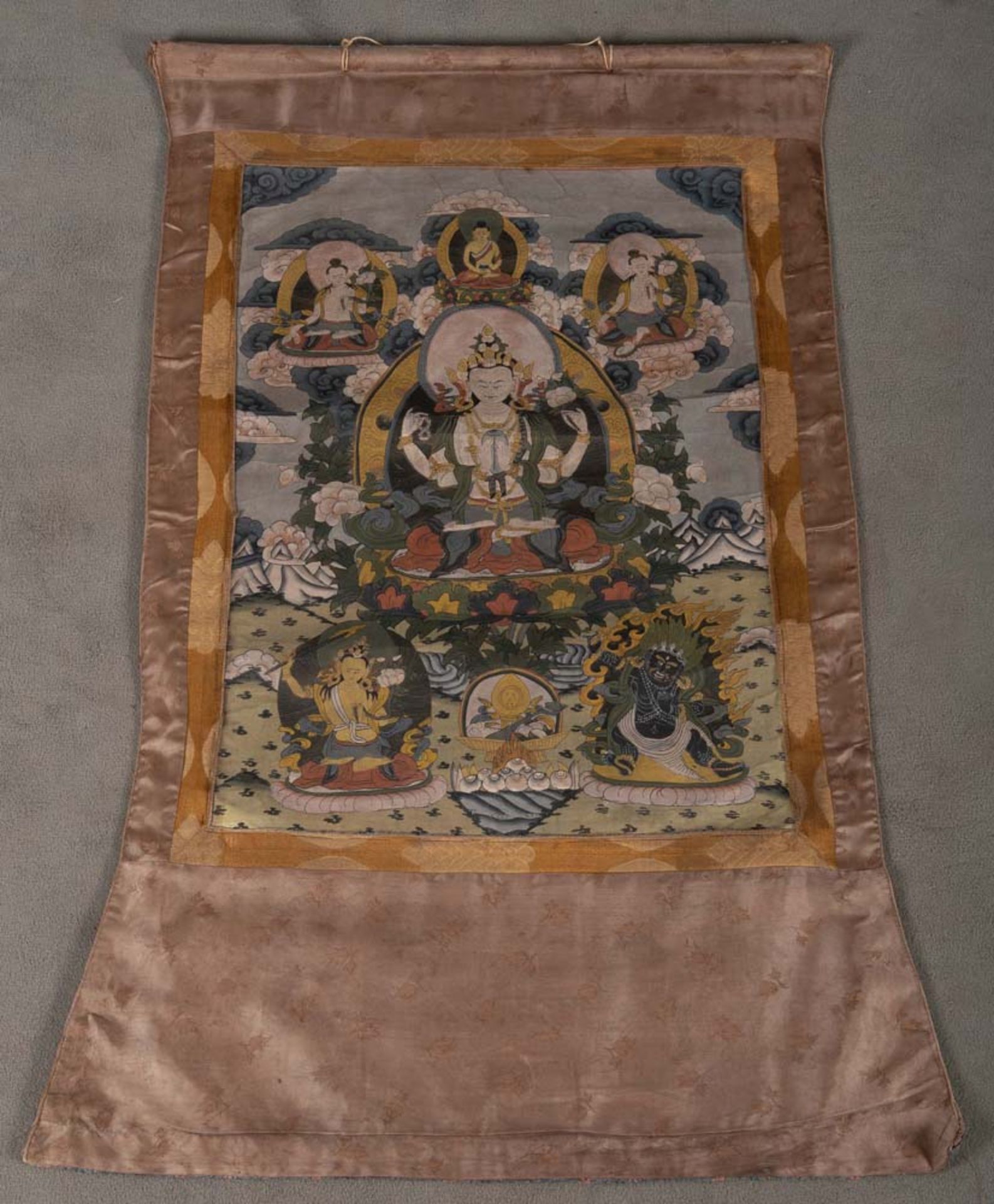 Thangka. Asien. Seide / Stoff, bunt bemalt, 63,5 x 64,5 cm.