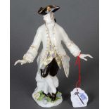 Tänzer. Meissen 1745. Auf einem Bein stehend, auf ovalem, unregelmäßigem Sockel mit aufbossierten