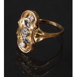 Damenring. Juweliers-Arbeit aus den 1930er Jahren. 18 ct Gelbgold, ca. 5 g, besetzt mit drei