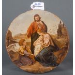 Die Heilige Familie mit seitlich musizierenden Engel. Holzplatte, farbig dekoriert, D=18,5 cm.
