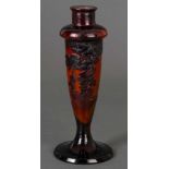 Jugendstil-Vase. Nancy, Émile Gallé um 1900. Walzenförmig sich nach unten verjüngend. Farbloses