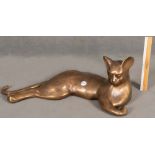 Liegende Katze. Deutsch 20. Jh. Bronze, H=27 cm, L=74 cm, T=30 cm.