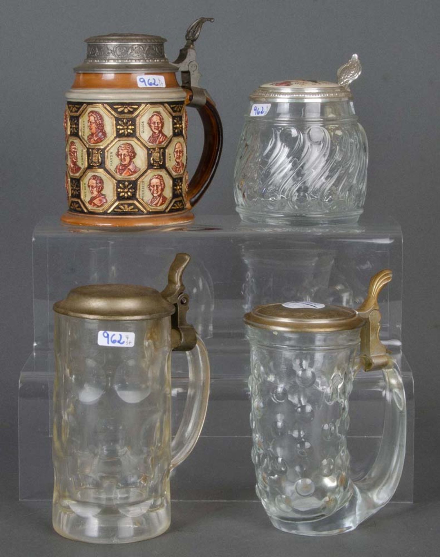 Vier unterschiedliche Bierseidel, u.a. Mettlach 20. Jh. Keramik / Glas mit Zinndeckelmontur,