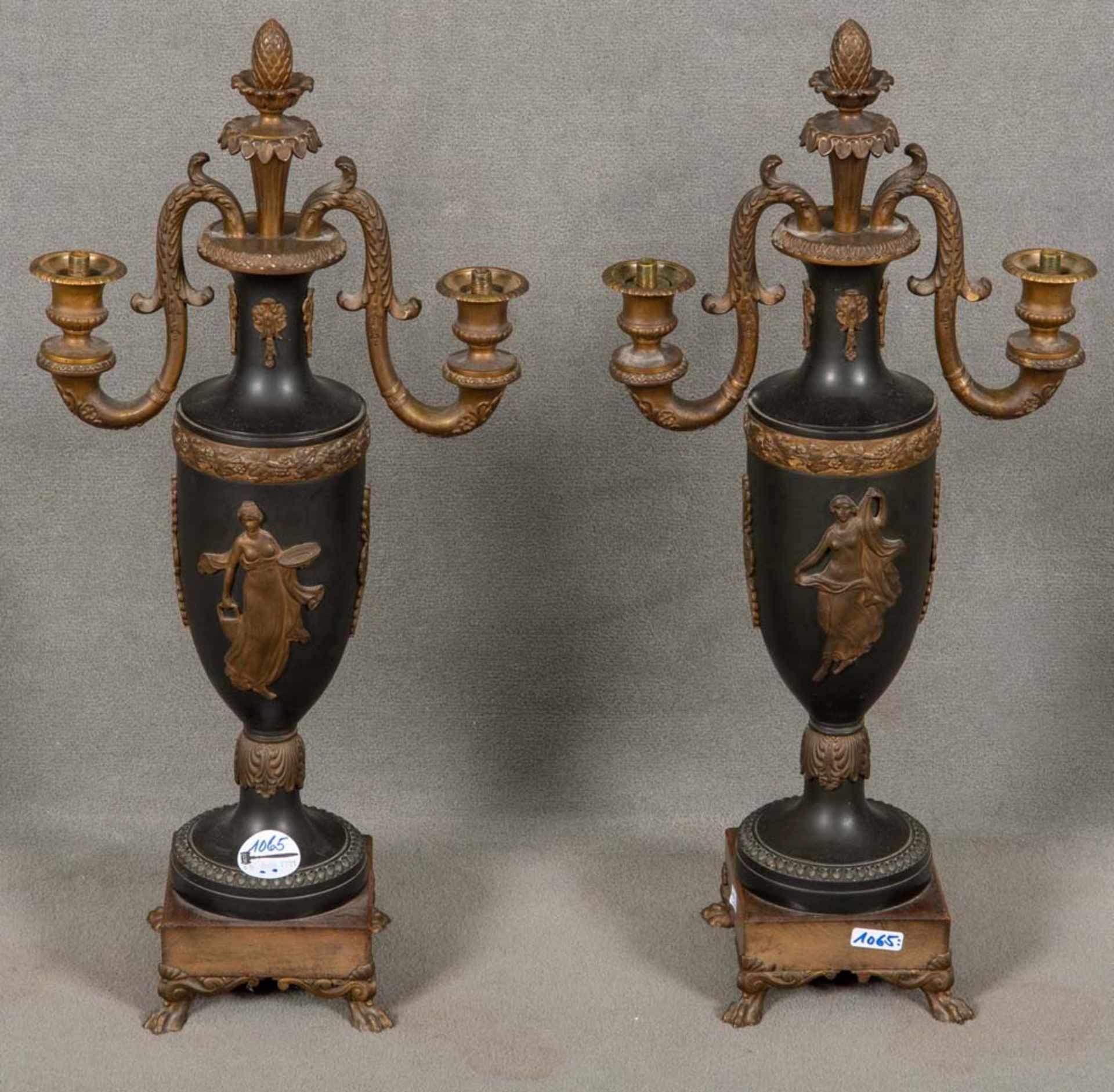 Paar Girandolen. Frankreich um 1900. Bronze, teilw. vergoldet, H=51 cm.