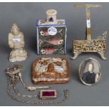 Sechstlgs. Konvolut Diverses, u.a. Figur, Miniatur, Bilderrahmen und Keramikflasche.