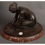 Ferdinand Lepcke (1866-1909). Frauenakt. Bronze, seitlich sign., auf Marmorsockel, H=30 cm, B=35 cm,