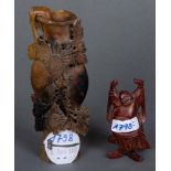 Zwei Asiatika: Speckstein-Vase und Holz-Buddha, H= 13 / 7 cm.