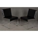 Paar Designer-Stühle. Italien, „Frag“ 20. Jh. Je mit Chromgestell, Lederrücken und -sitz. **
