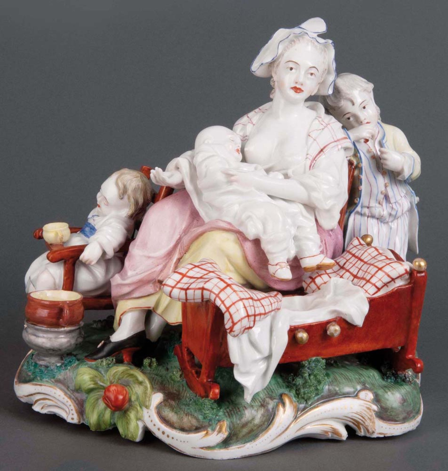 „Die gute Mutter“ Frankenthal 1778 Auf einem Stuhl sitzend, mit ihrem Baby auf dem Schoß. Seitlich