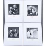 Jan Michael (Fotograf des 20. Jhs.). Vier Porträtfotografien „Hund mit Herrchen“ bzw. Frauchen, je