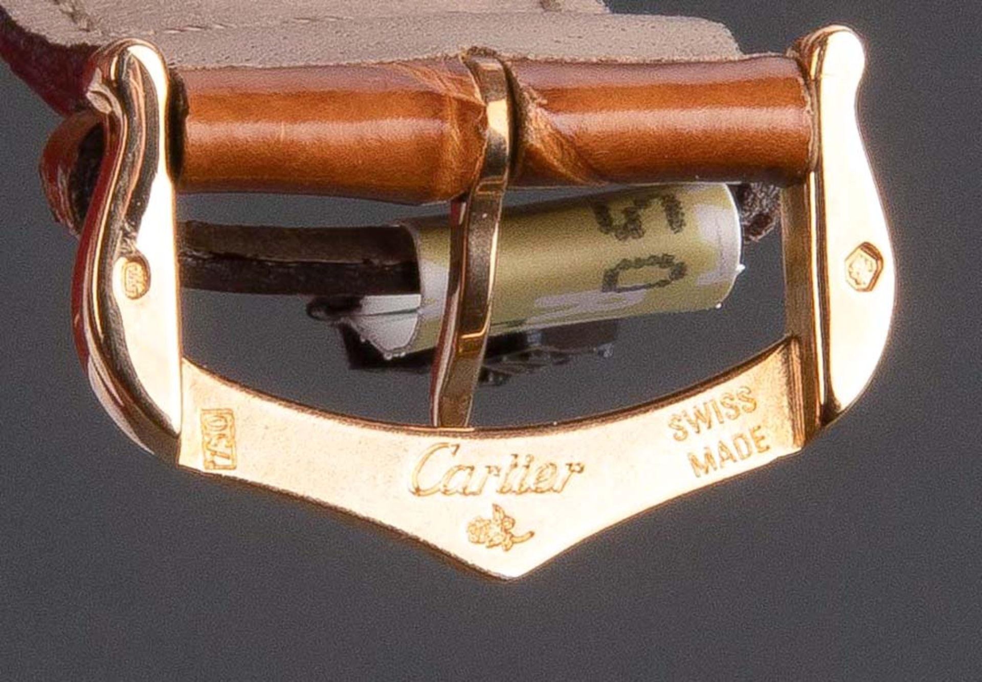 Armbanduhr, Marke „Cartier“, Nr. „100303LX“ und „2441“. 18 ct Gelbgoldgehäuse, mit Lederarmband. - Bild 3 aus 3