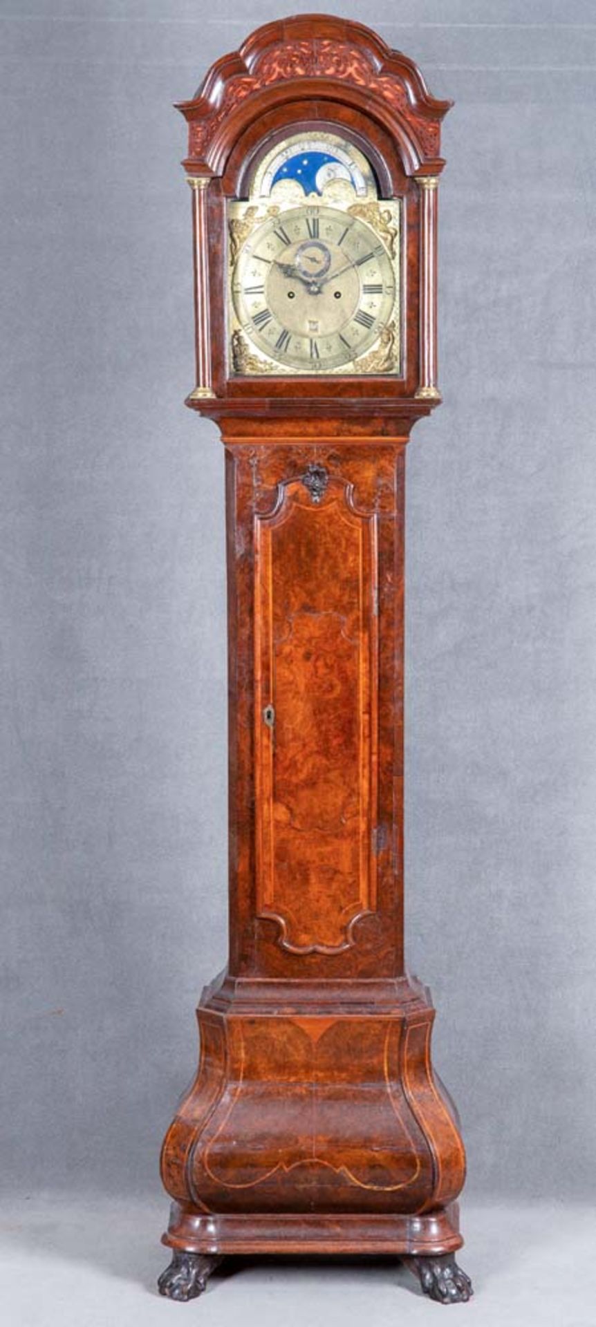 Barock-Standuhr mit Mechanikfunktion. Den Haag, Johannis Brede 18. Jh. Auf Prankenfüßen stehend.