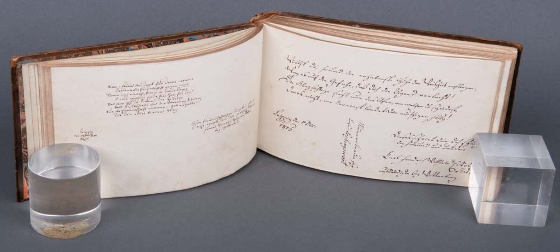 Tagebuch mit Eintragungen von 1815 bis 1833. Goldgeprägter Lederumband. - Bild 3 aus 3