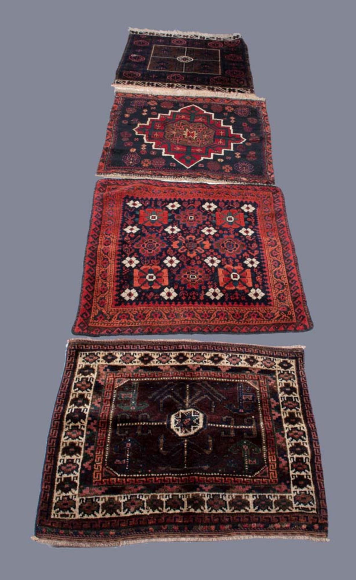Vier Belutsch-Taschenseiten, 54 x 73 / 61 x 69 / 65 x 75 / 76 x 76 cm.