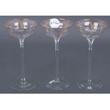 Drei Jugendstil-Gläser. Deutsch um 1900. Farbloses Glas, teilw. geschliffen, mit Goldfäden, H=20
