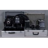 „Linhof Technika“-Kamera, 1 : 6,8 / 120 mm, und „Linhof Kardan GT“; dazu zwei Objektive 1 : 4,5 55