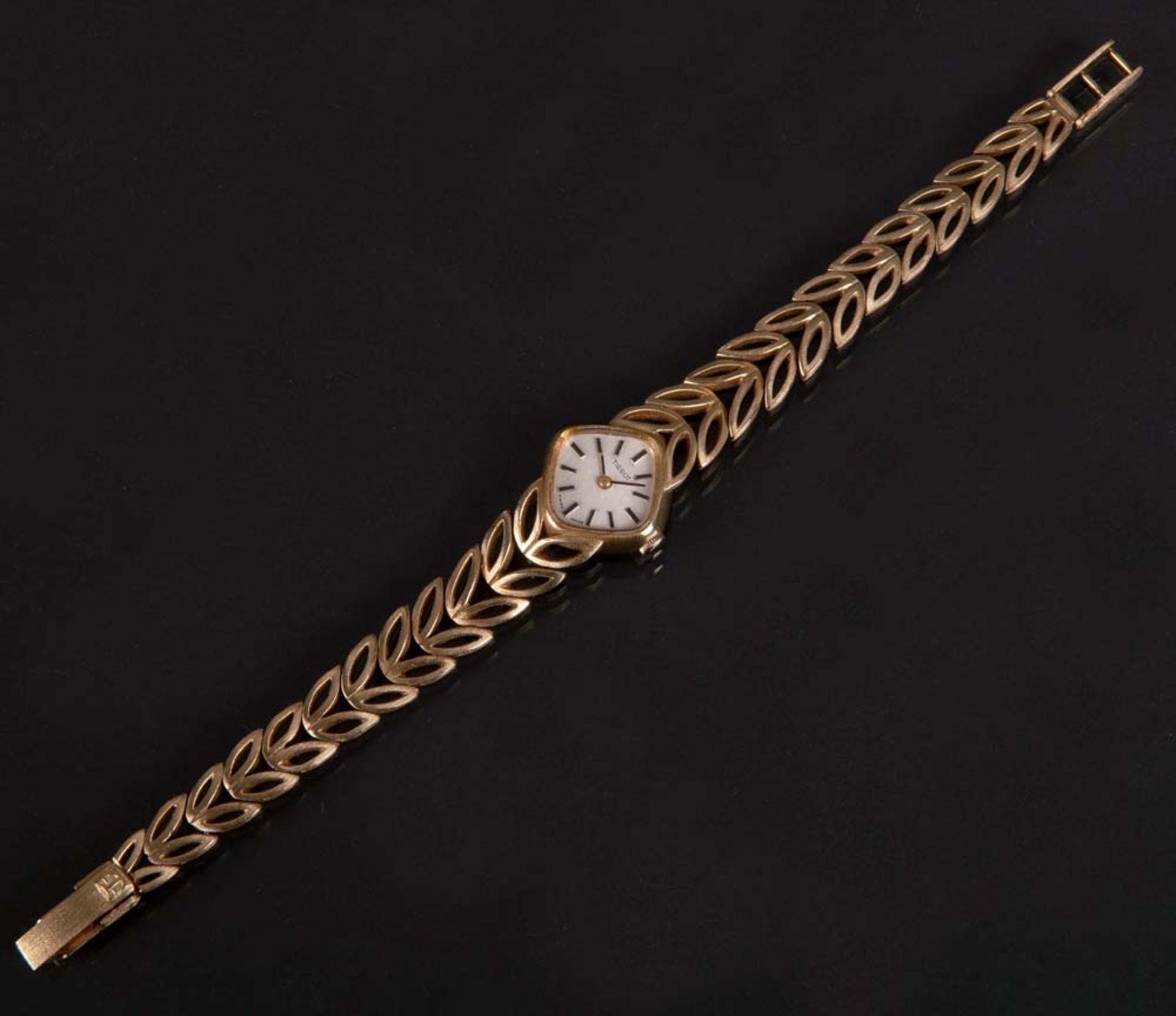 Damenarmbanduhr, Marke „Tissot“. 14 ct Gelbgoldgehäuse und -armband mit lanzettblattförmigen