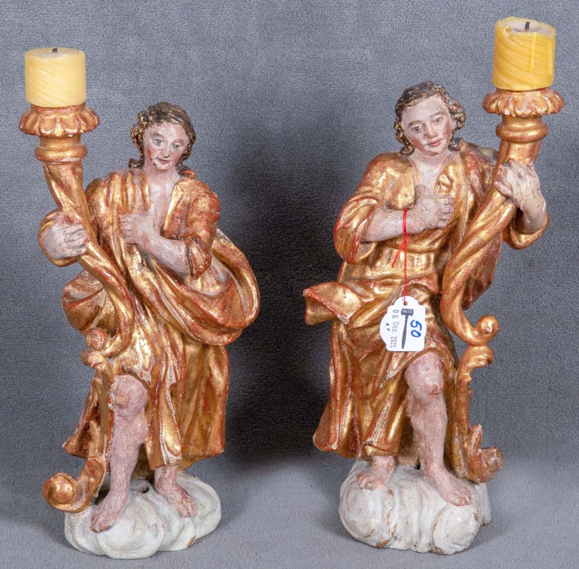 Paar Leuchterengel. Süddeutschland um 1700. Massiv Lindenholz, geschnitzt und auf Kreidegrund bunt