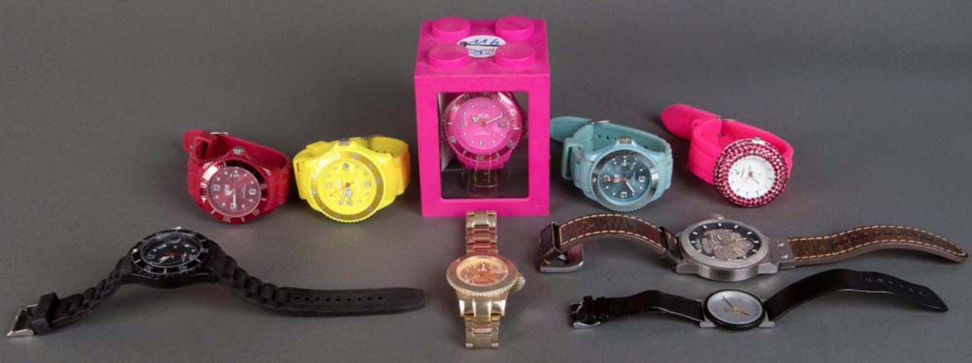 Konvolut Armbanduhren, u.a. „ICE watch“ (pink) „No SS.NPE.BB.S.12“ mit Garantiekarte und