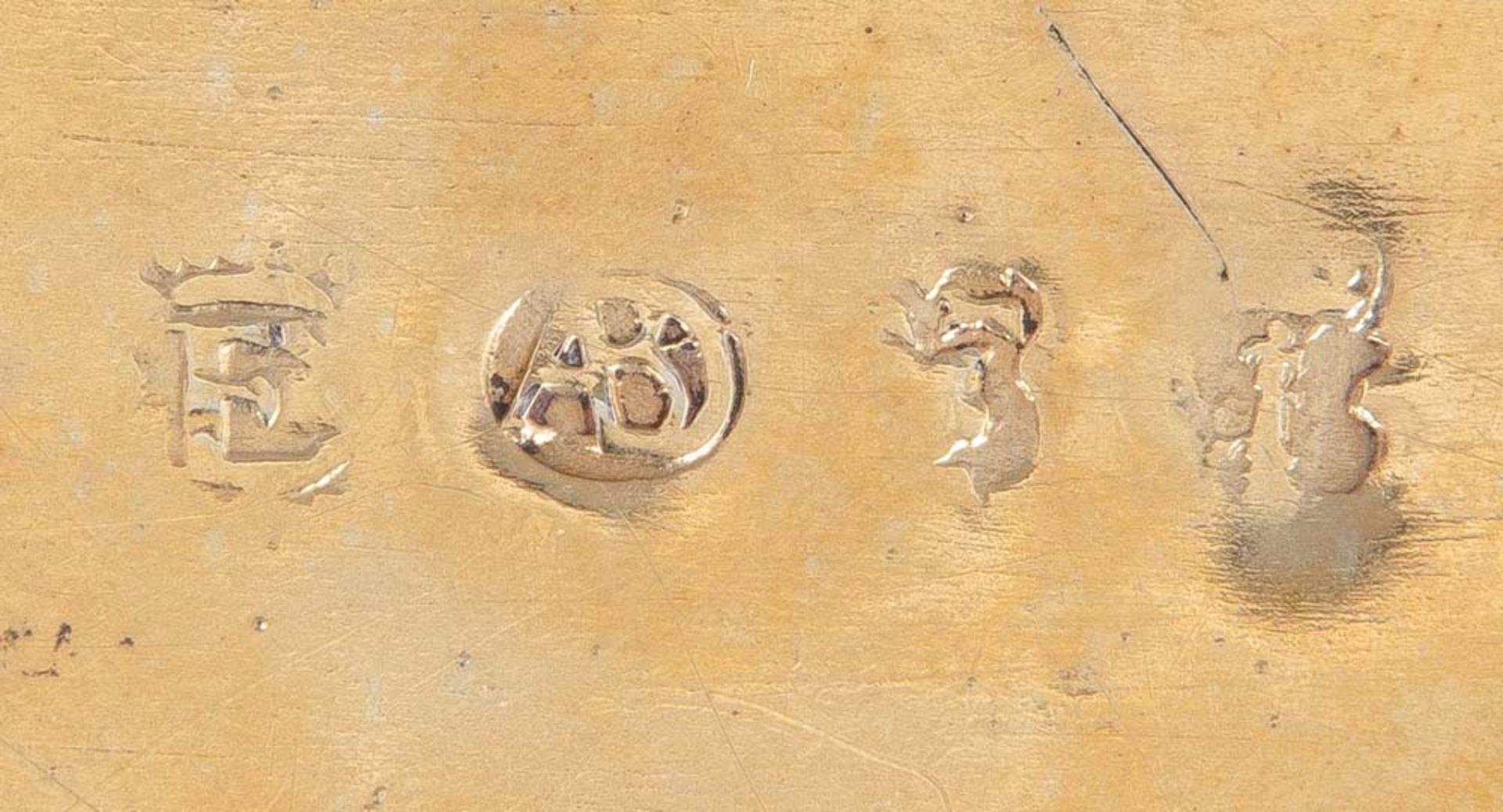 Ovale Deckeldose. Wohl Aachen, Meister Dietrich von Rodt 17. Jh. Silber, ca. 93 g, teilw. - Bild 2 aus 2