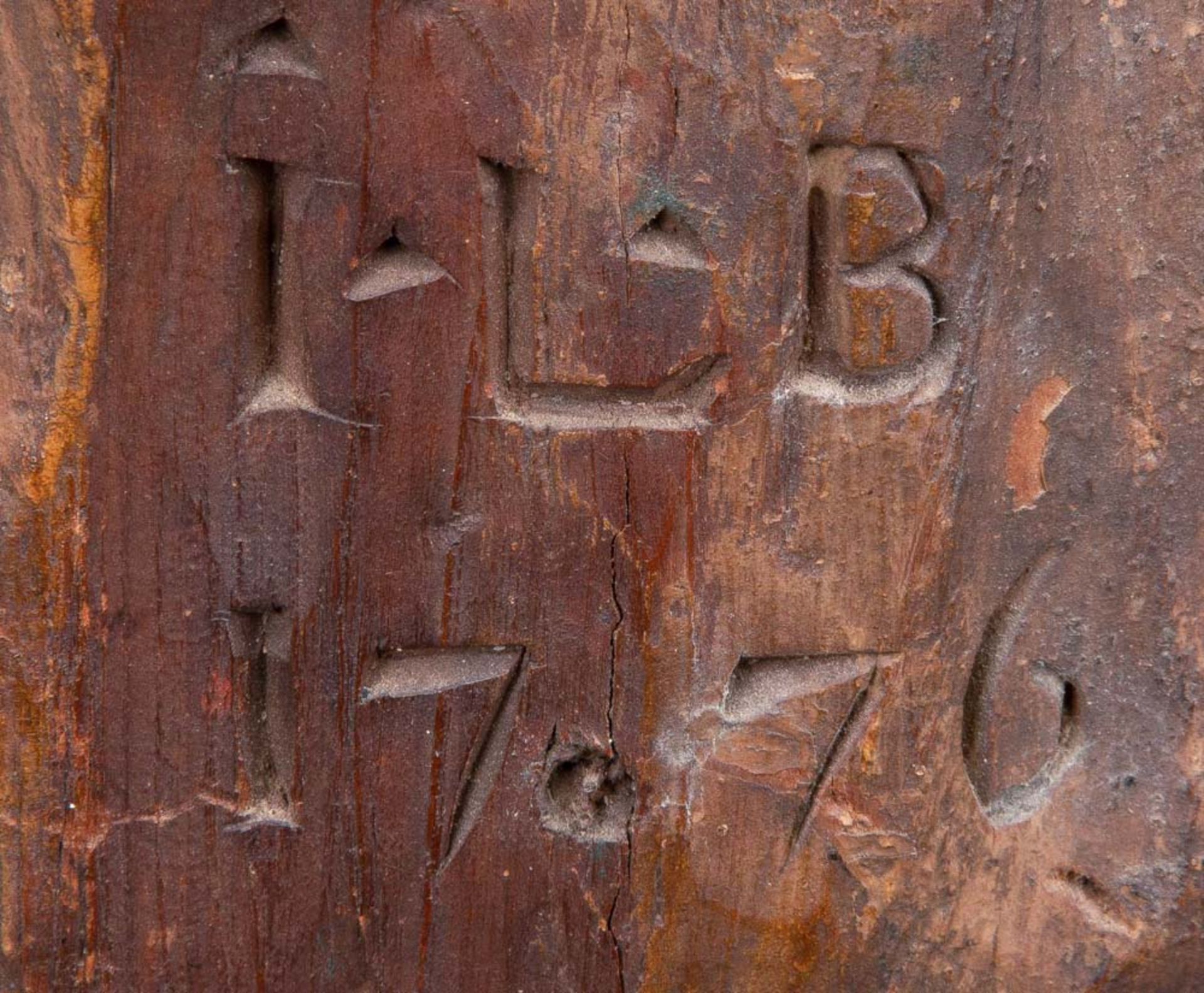 Heiligenfigur. Deutsch dat. 1776. Massivholz, geschnitzt und auf Kreidegrund farbig gefasst, verso - Image 2 of 2